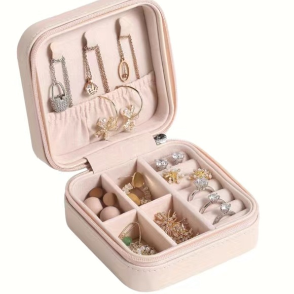 Pink- Pocket jewelry case, PU leather Perfect for travel organizer 3.93 x 3.93 - Picture 10 of 11